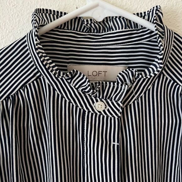 Loft Women pinstripe top size XS/P - Picture 3 of 5